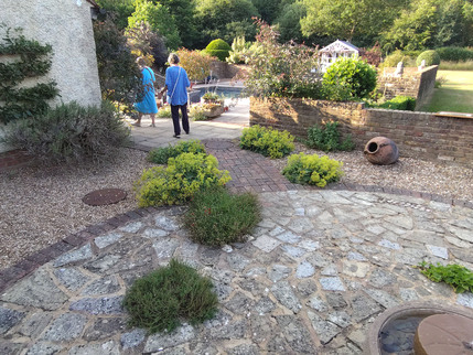 Meadow Cottage - Patio to Swimming Pool